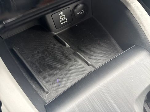 Used 2025 Ford Escape Platinum w/ Premium Technology Package image 42