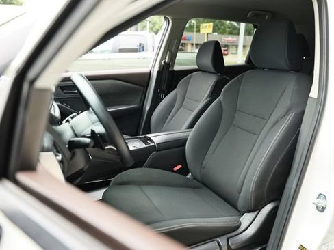 Used 2023 Nissan Rogue S FWD image 19