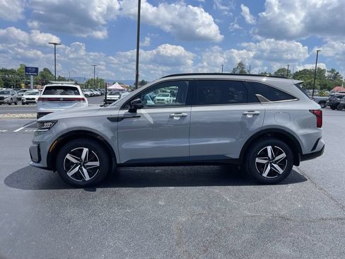 Certified 2023 Kia Sorento EX w/ Panoramic Sunroof Package FWD image 3