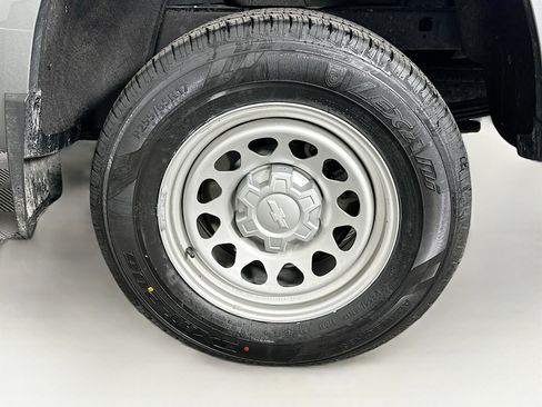 Used 2024 Chevrolet Colorado W/T image 11