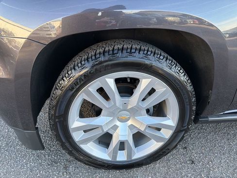 Used 2017 Chevrolet Suburban Premier image 10