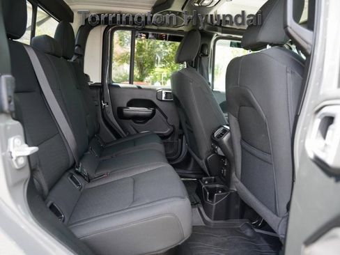 Used 2021 Jeep Gladiator Willys image 12