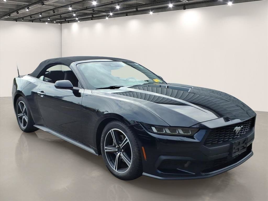 Used 2024 Ford Mustang Convertible RWD image 6