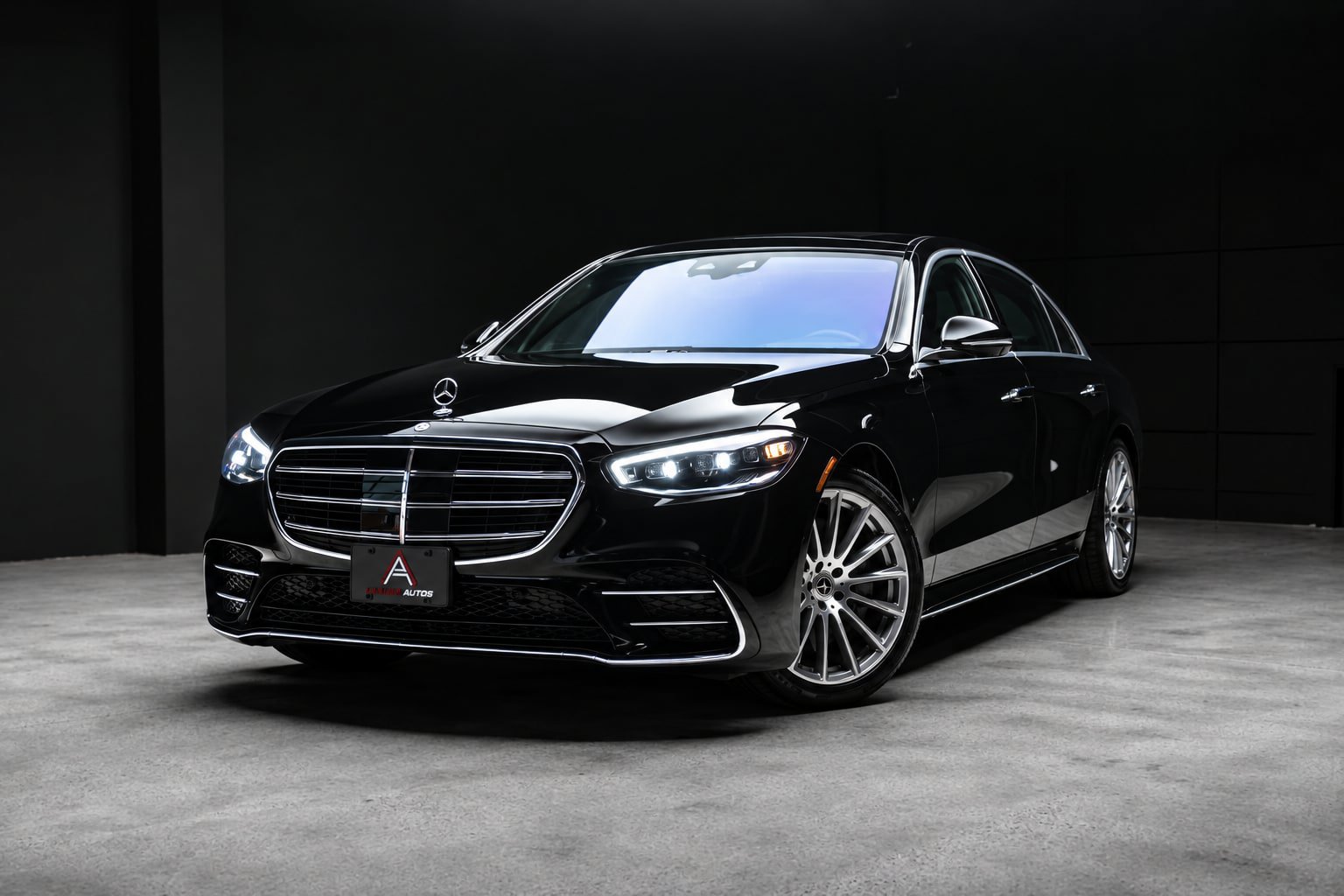 Used 2022 Mercedes-Benz S 500 4MATIC w/ AMG Line Package image 2