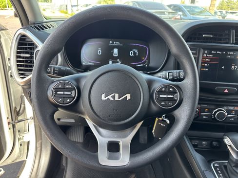 Certified 2025 Kia Soul LX w/ LX Technology Package FWD image 24