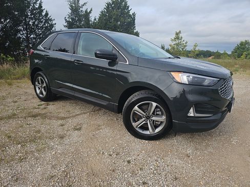 Used 2024 Ford Edge SEL w/ Convenience Package AWD/4WD image 2