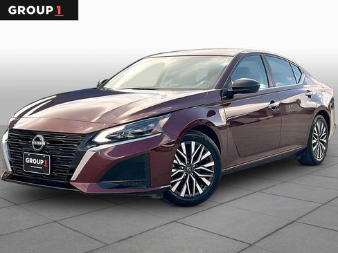 Used 2025 Nissan Altima 2.5 SV FWD image 1