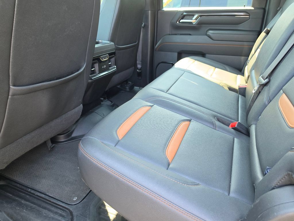 Used 2024 GMC Sierra 2500 AT4 w/ AT4 Preferred Package AWD/4WD image 16