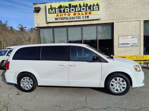 Used 2018 Dodge Grand Caravan SE w/ UConnect Hands-Free Group image 1