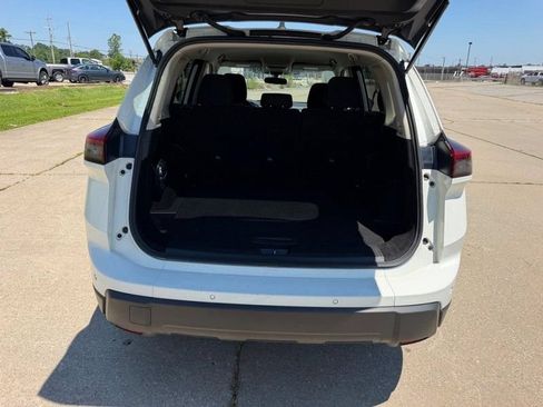Used 2024 Nissan Rogue S AWD/4WD image 5