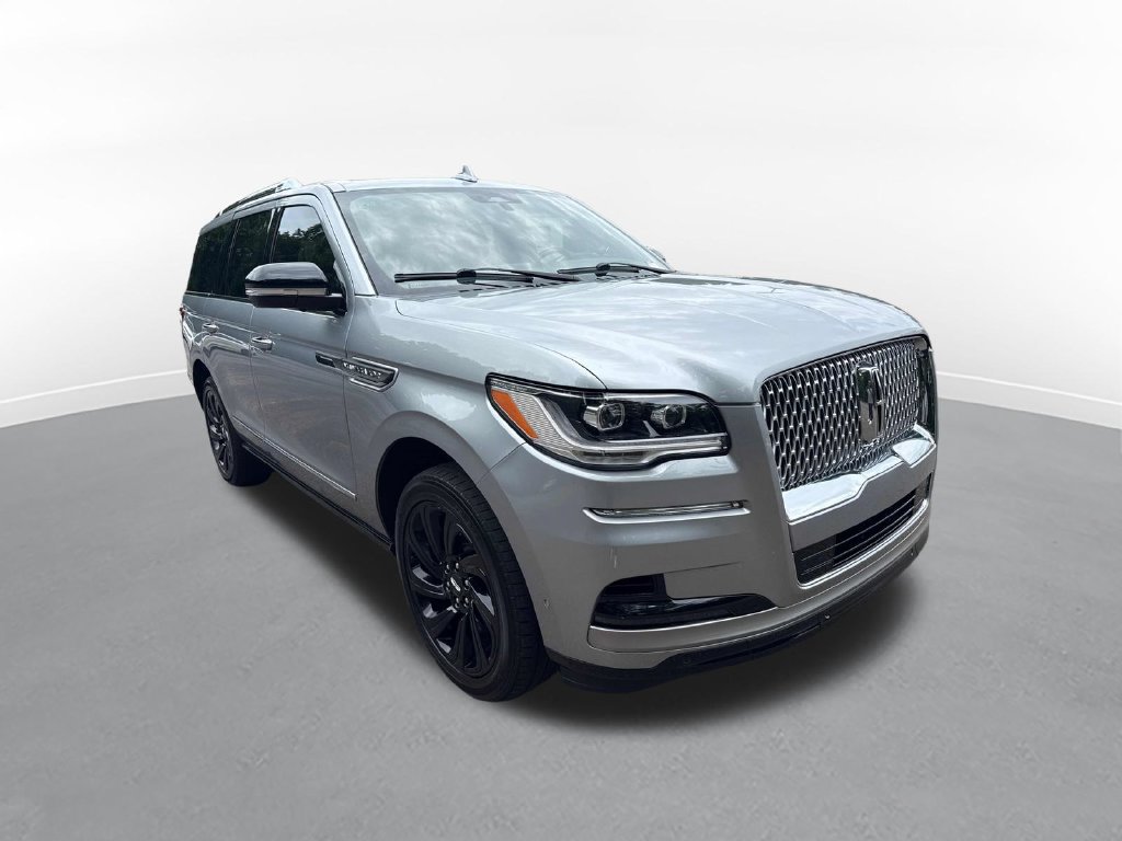 Used 2023 Lincoln Navigator Reserve AWD/4WD image 4
