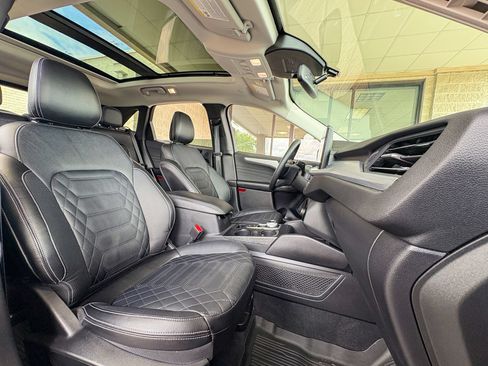 Used 2023 Ford Escape Platinum w/ Premium Technology Package AWD/4WD image 27