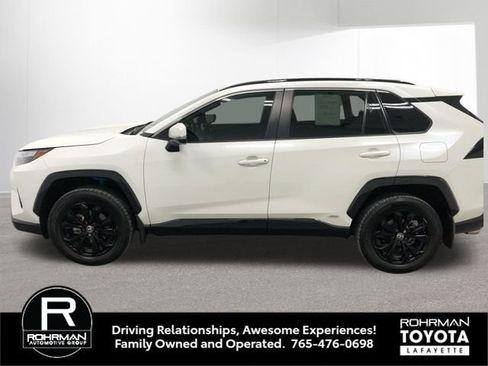 Used 2022 Toyota RAV4 SE w/ Convenience Package AWD/4WD image 3