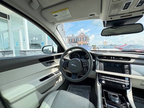 Used 2016 Jaguar XF Prestige AWD/4WD image 16