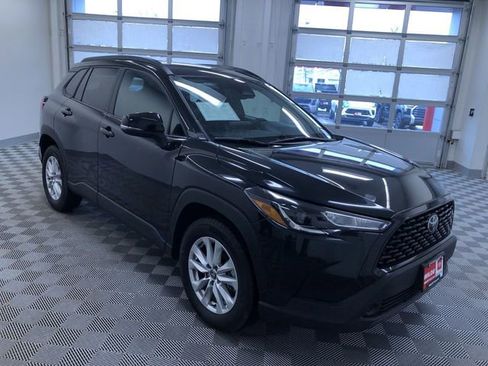 Used 2025 Toyota Corolla Cross LE image 36