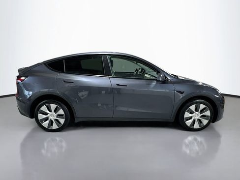 Used 2022 Tesla Model Y Long Range AWD/4WD image 5