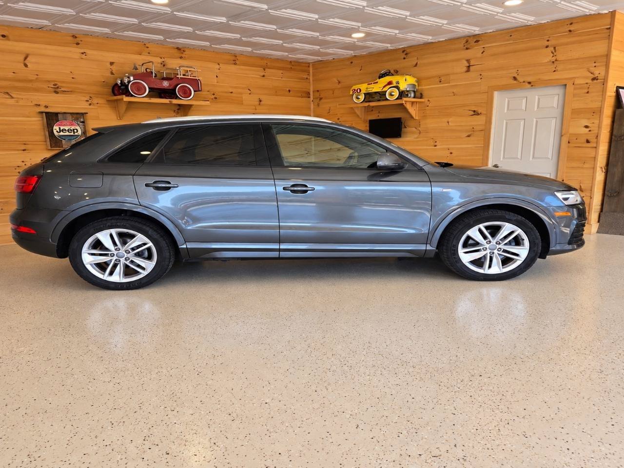 Used 2018 Audi Q3 2.0T Premium w/ Convenience Package AWD/4WD image 2