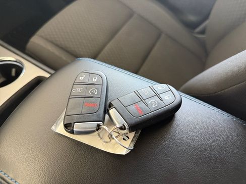Used 2018 Jeep Grand Cherokee Laredo AWD/4WD image 41