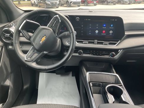 Used 2025 Chevrolet Equinox LT FWD image 14