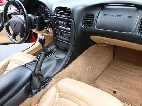Used 2000 Chevrolet Corvette Convertible w/ Memory Pkg RWD image 21