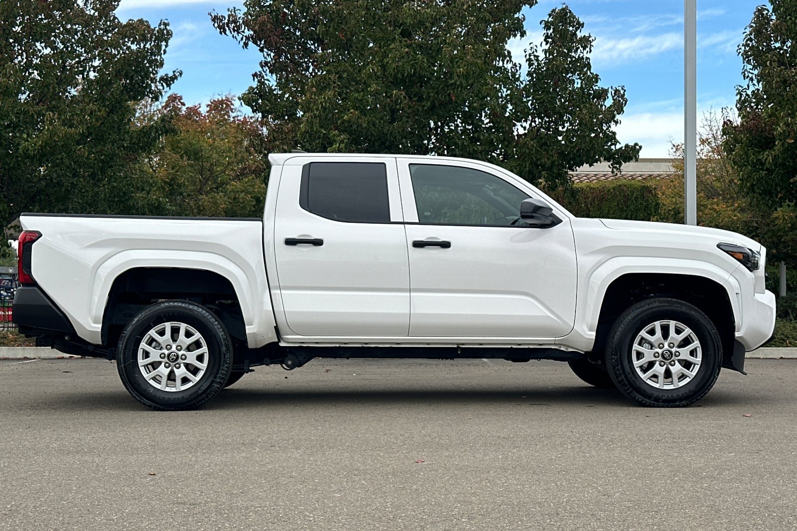 Certified 2025 Toyota Tacoma SR w/ SR Upgrade Package RWD image 3