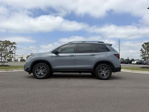 Certified 2024 Honda Passport TrailSport image 2