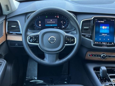Used 2025 Volvo XC90 B6 Plus image 18