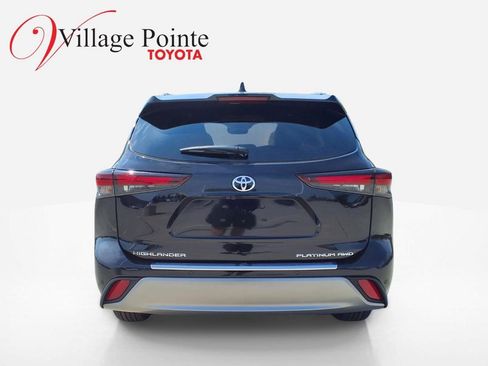 Used 2026 Toyota Highlander Platinum AWD/4WD image 4