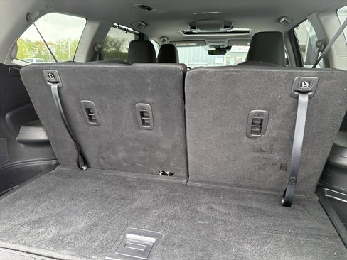 Used 2022 Honda Pilot Touring image 11