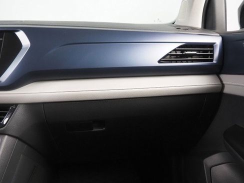 Used 2024 Volkswagen Taos SE image 32