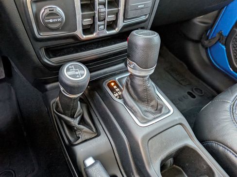 Used 2022 Jeep Gladiator Willys image 22