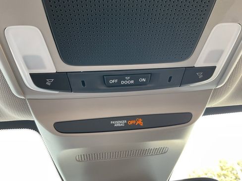 Used 2025 Honda HR-V LX image 27