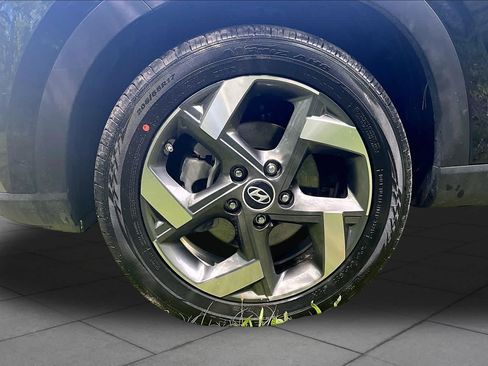 Used 2025 Hyundai Venue SEL FWD image 11