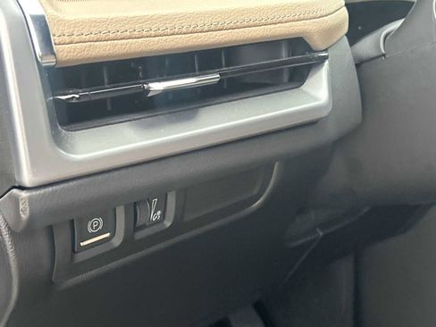 Certified 2024 Cadillac XT4 Luxury w/ Cold Weather Package image 17