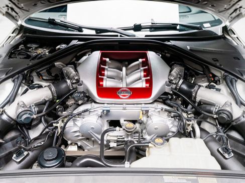 Used 2013 Nissan GT-R Black Edition image 41