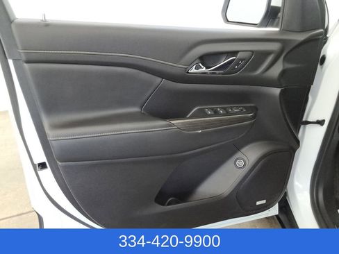 Used 2023 GMC Acadia SLT image 17