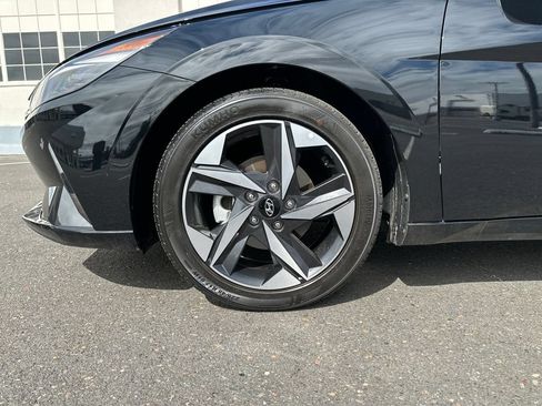 Certified 2023 Hyundai Elantra Limited FWD image 11
