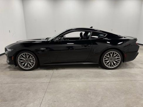 Used 2025 Ford Mustang GT Premium image 8