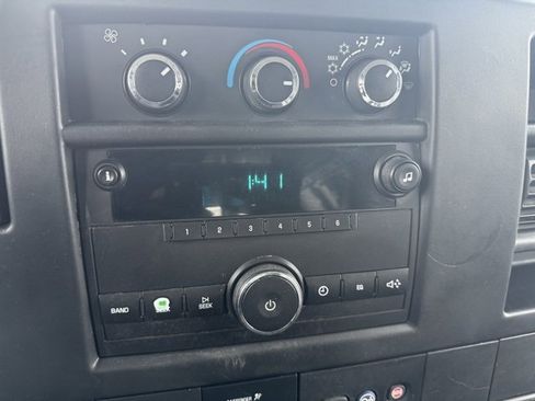 Used 2014 Chevrolet Express 2500 image 3
