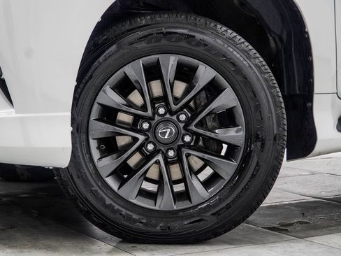 Used 2020 Lexus GX 460 Premium w/ Premium Package AWD/4WD image 3