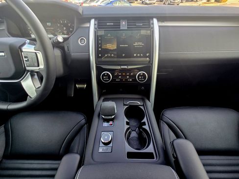 Used 2025 Land Rover Discovery Dynamic SE AWD/4WD image 28