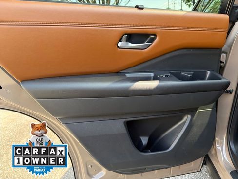 Used 2024 Nissan Pathfinder Platinum w/ Cargo Package image 31