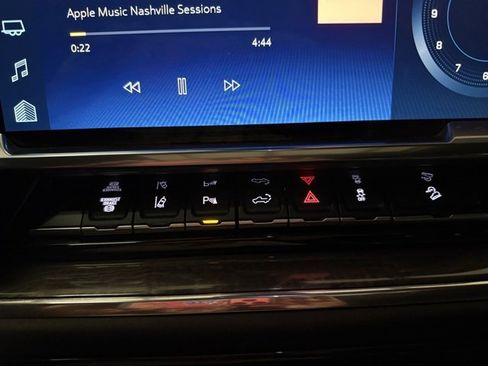 Used 2024 Chevrolet Silverado 2500 LTZ w/ LTZ Convenience Package image 21