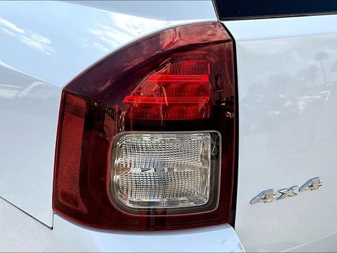 Used 2016 Jeep Compass High Altitude image 23