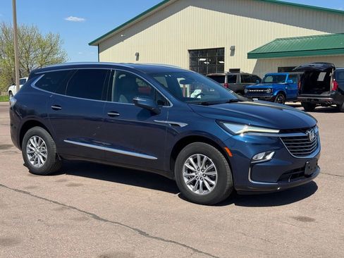 Used 2023 Buick Enclave Essence AWD/4WD image 8