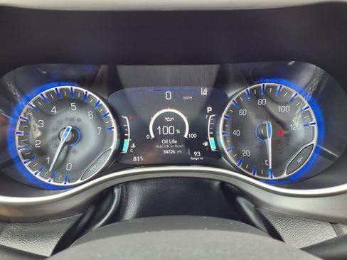 Used 2024 Chrysler Pacifica Touring-L image 14