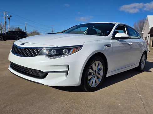 Used 2016 Kia Optima EX image 2