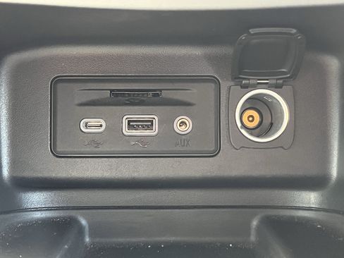 Used 2019 Chevrolet Equinox Premier w/ LPO, Cargo Package FWD image 23