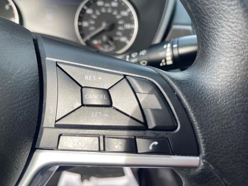 Used 2025 Nissan Altima 2.5 SV image 9