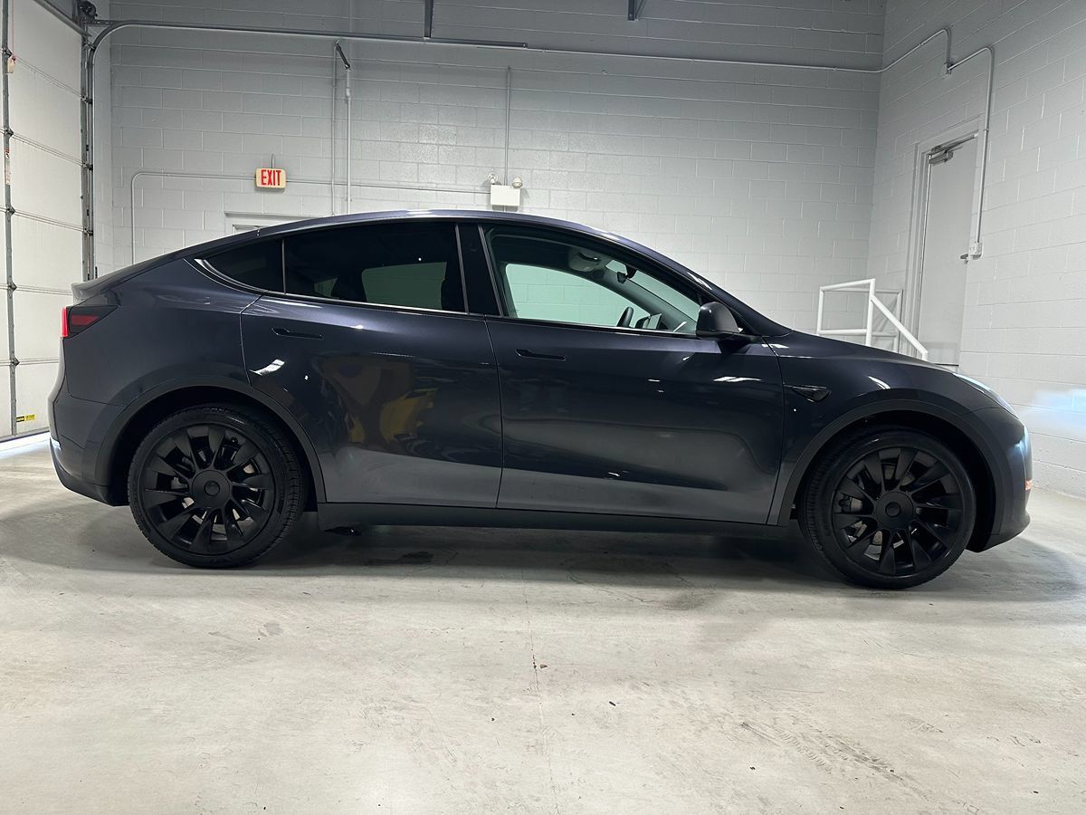 Used 2024 Tesla Model Y Long Range AWD/4WD image 2